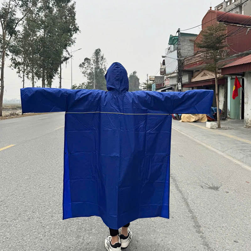 Áo mưa màu xanh